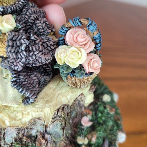 Boyds Bears Resin #2796SF Mrs.Tuttle "Stop & Smell The Roses" Music Box - Picture 4 of 10